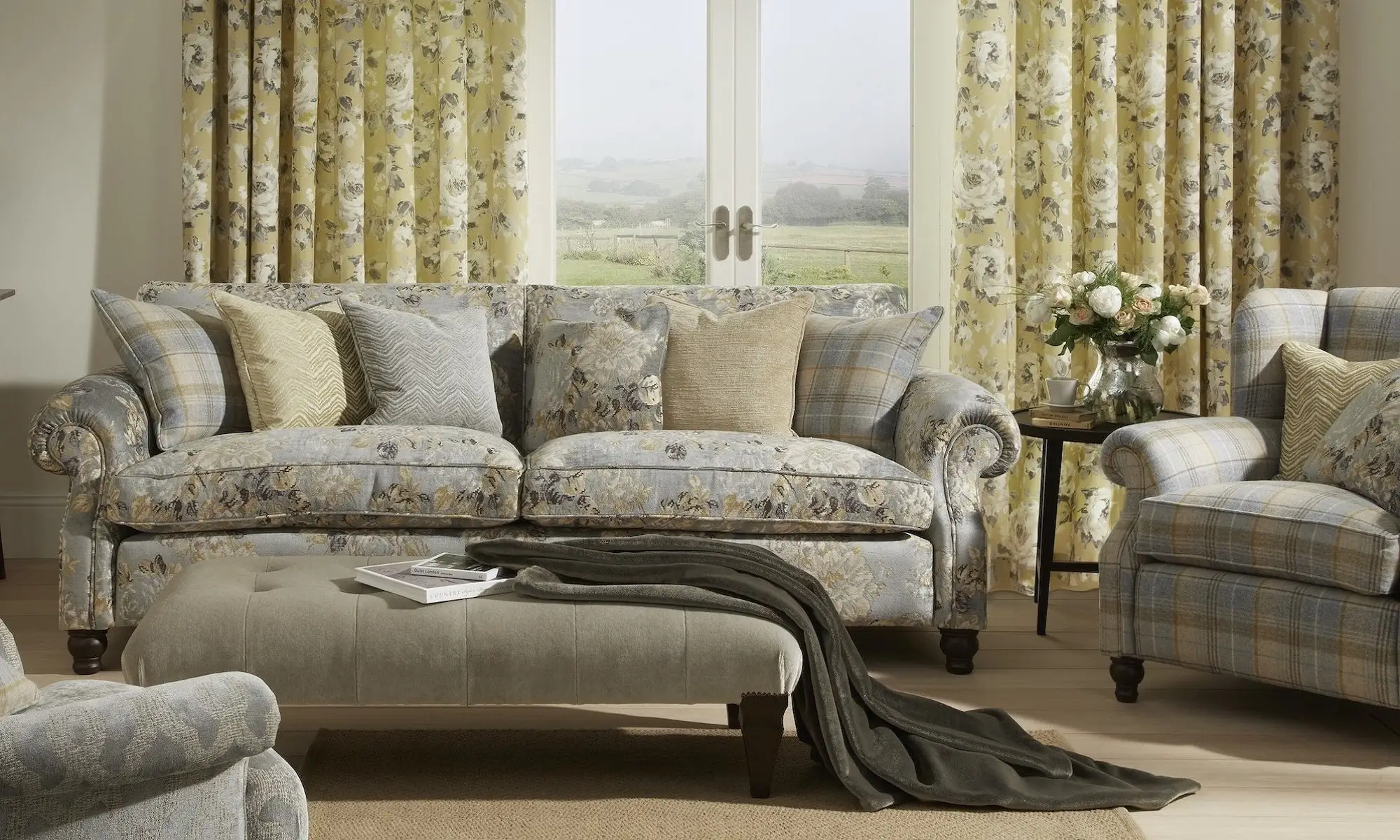 کاغذ دیواری 8 Upholstery Fabric livingroom sofa