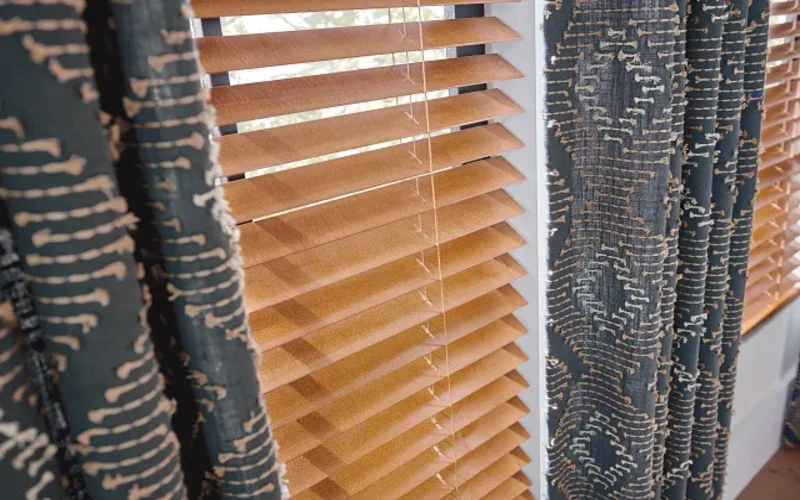 پرده عمودی